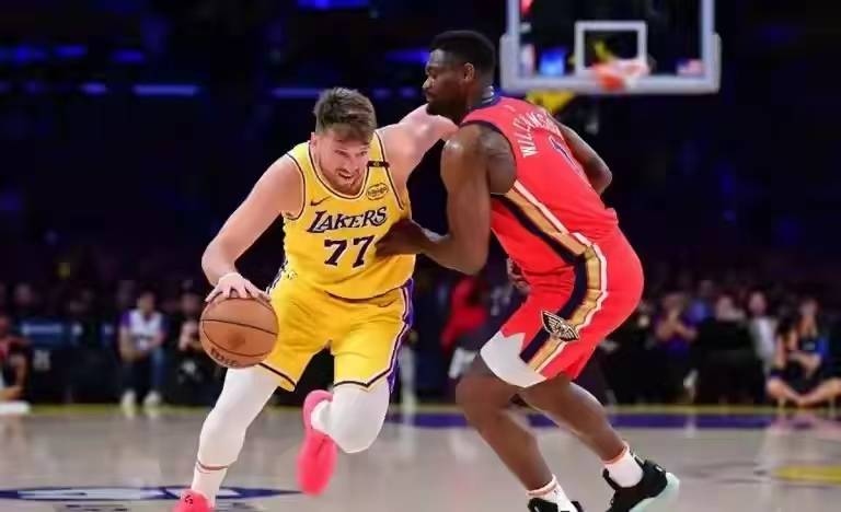 火箭翻盘鹈鹕，西蒙斯制霸全场