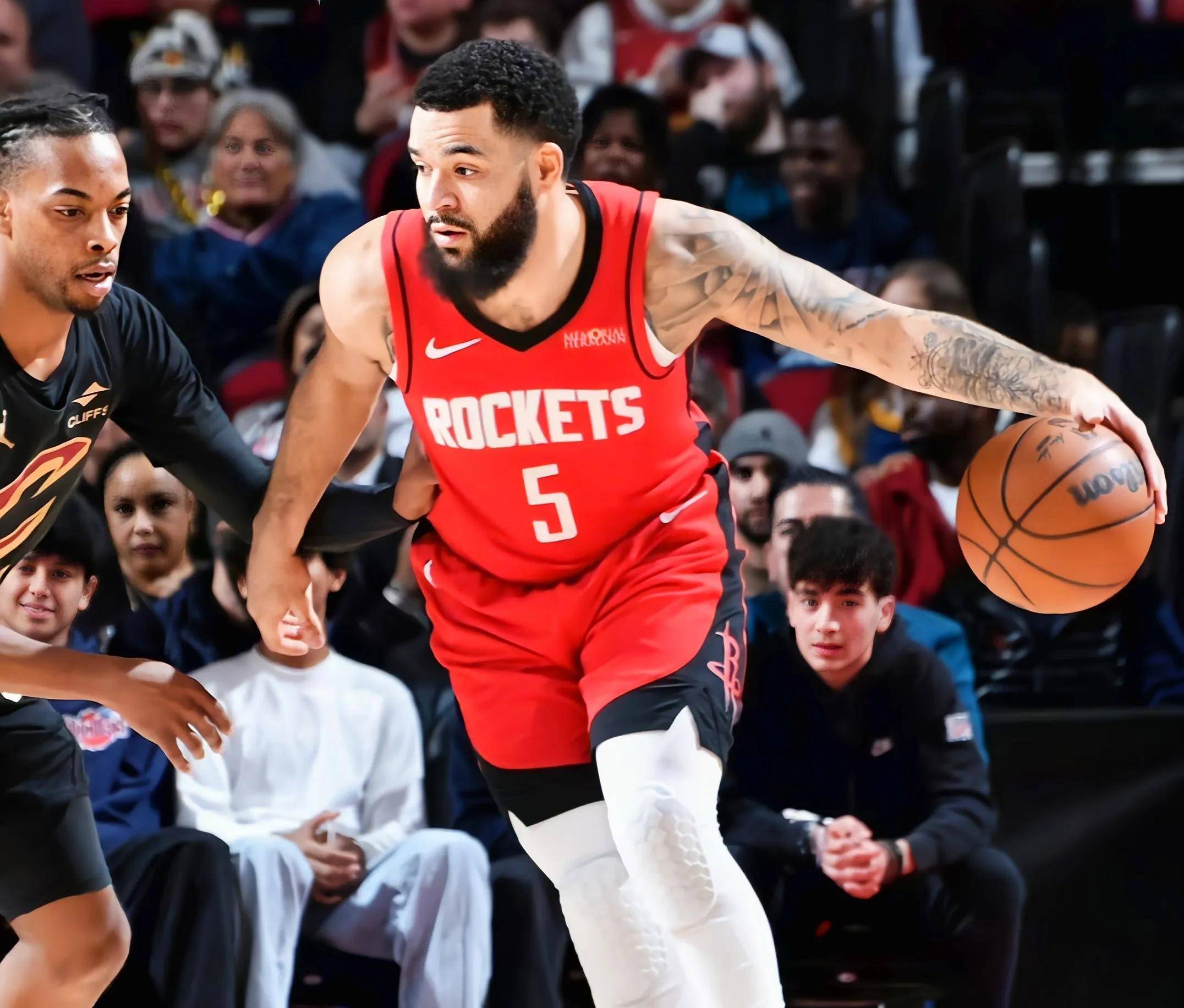 火箭翻盘鹈鹕，西蒙斯制霸全场