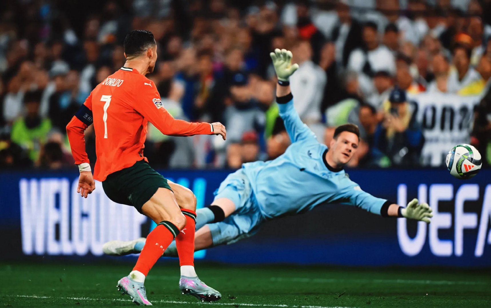 葡萄牙队横扫英格兰队，波尔关键制胜