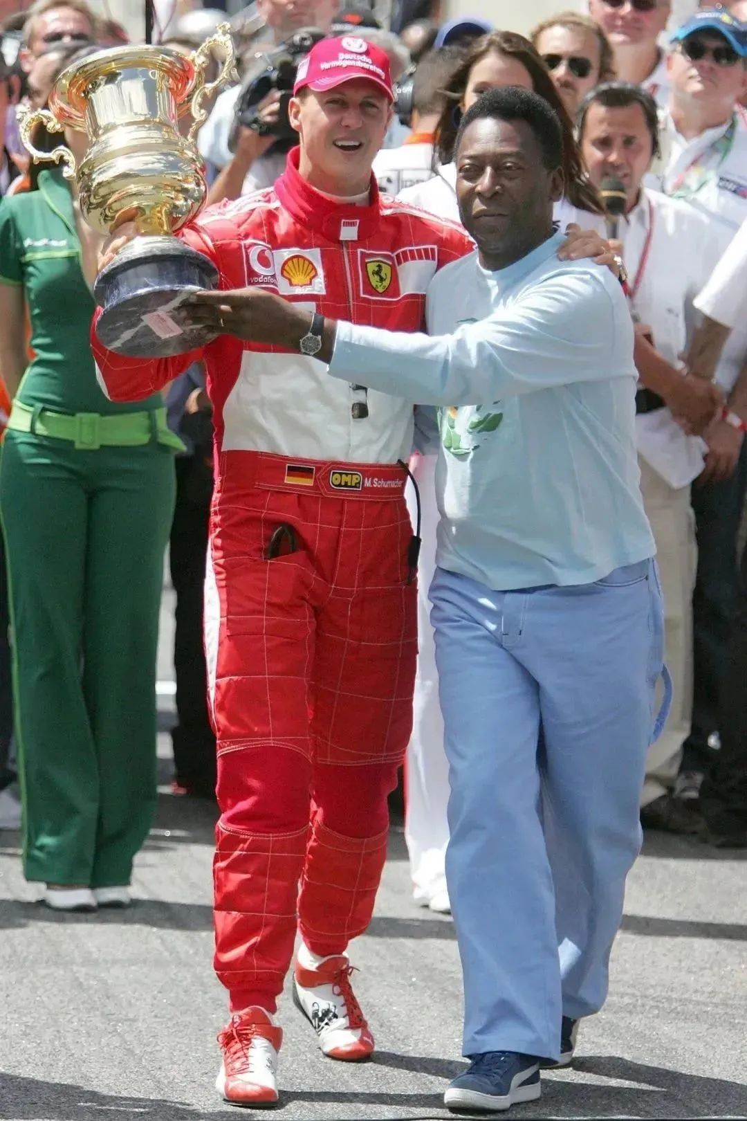 哈斯车队力克梅赛德斯，汉密尔顿带队取胜