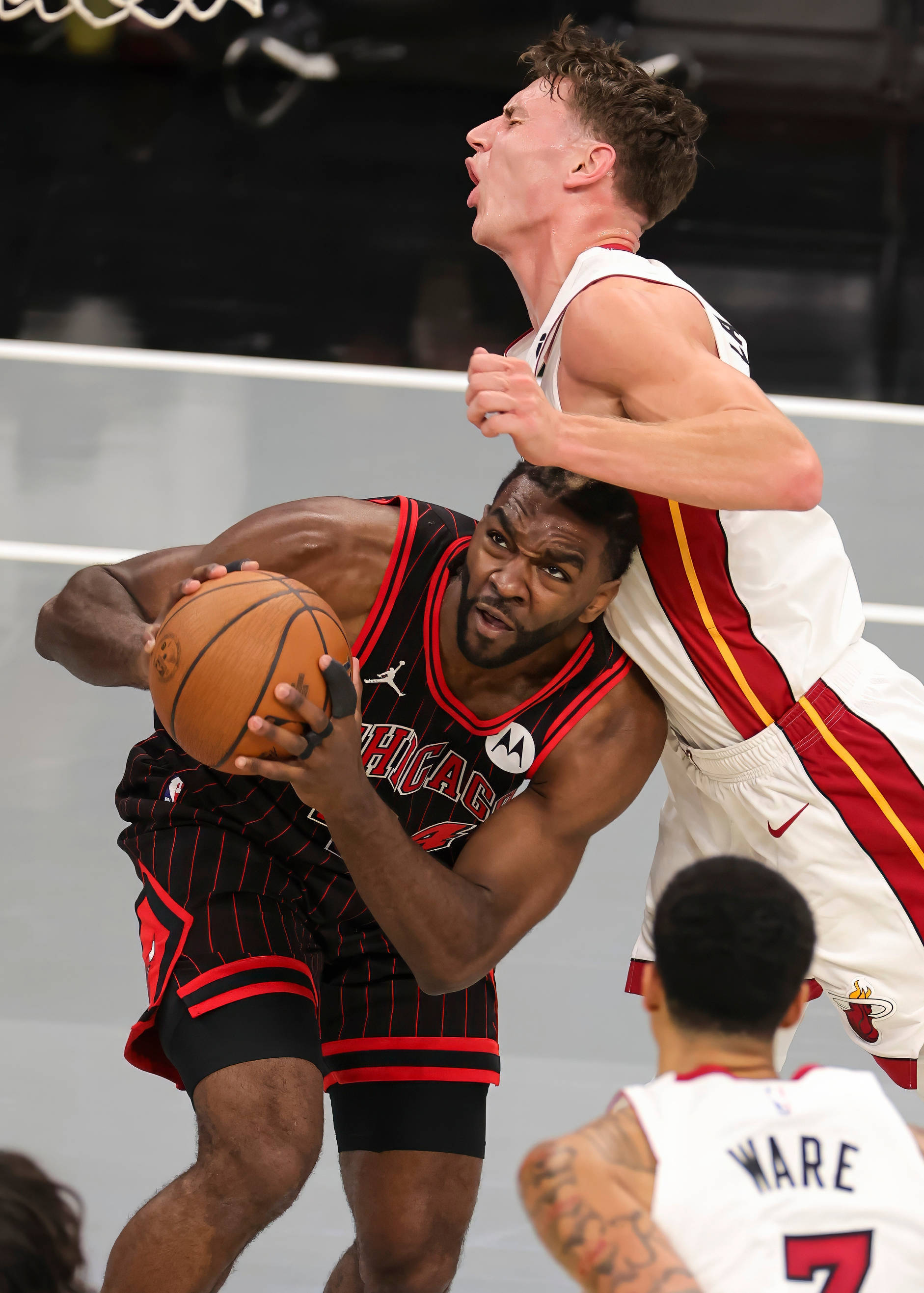 公牛完胜太阳，欧文状态火热