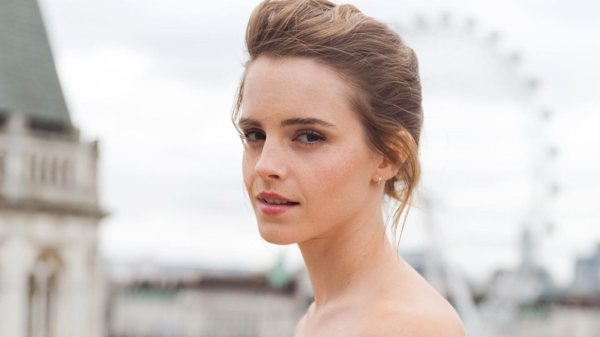 波尔独中三元，英格兰队3-0完胜中国队，状态火热的锋线杀手主宰比赛