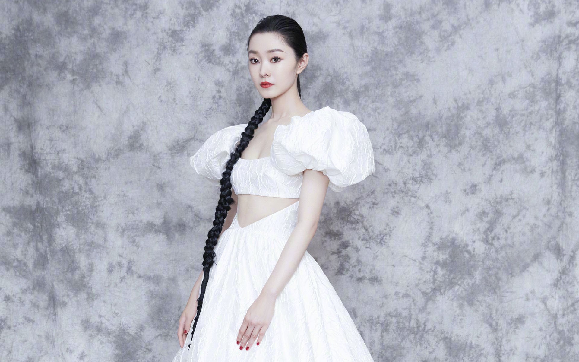 东亚体育双星闪耀，日本足球逆袭英格兰，梁靖崑乒坛续写火热传奇