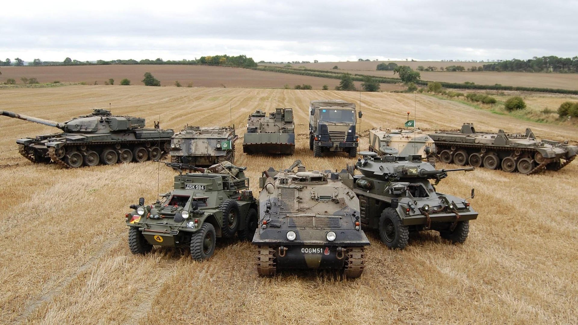 天山西域破苍穹，辽北星辰亦难挡，张镇麟单骑燃烽火，难敌新疆钢铁洪流