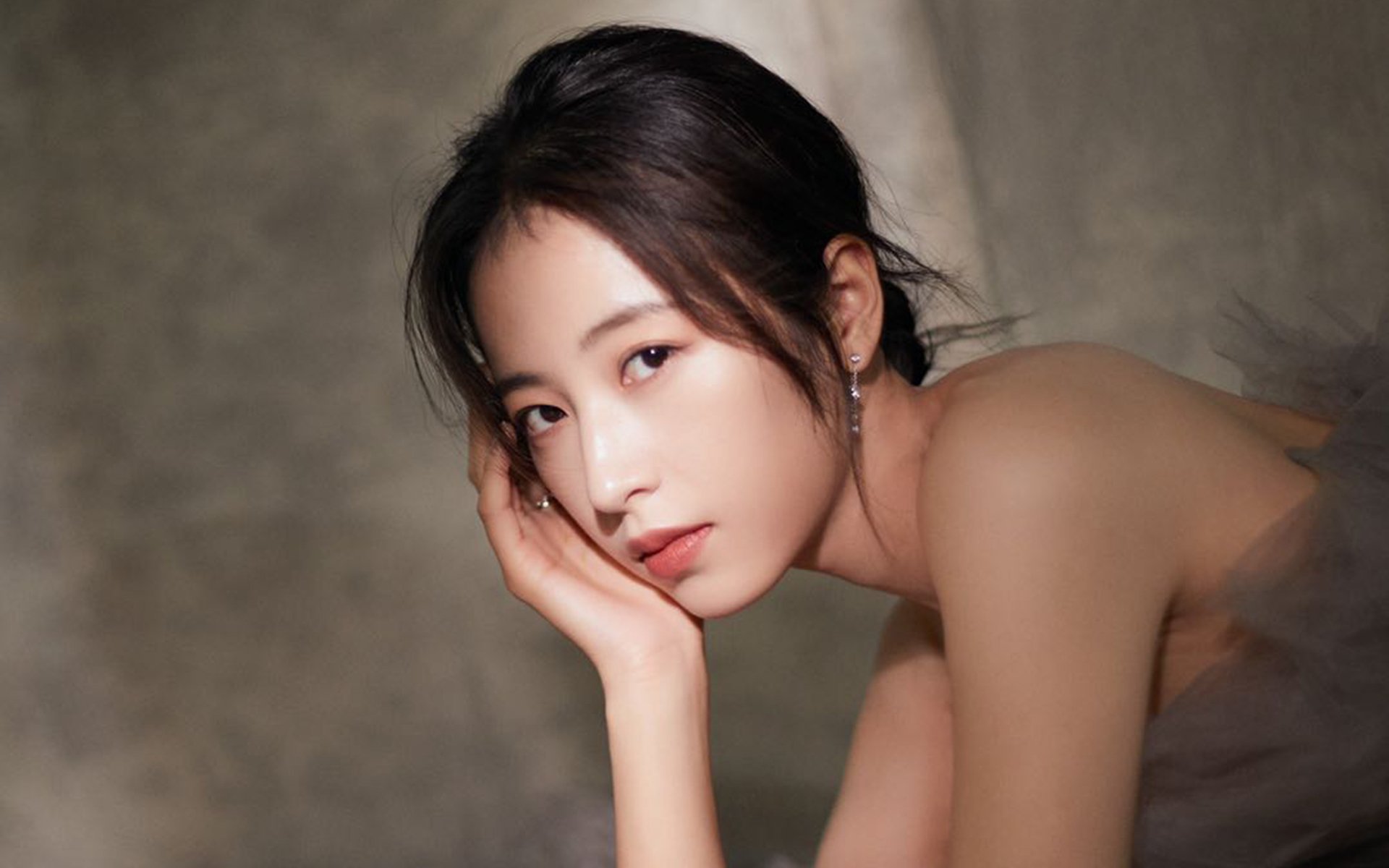 开云APP-控球巫师与沙漠风暴，当梅西的时序魔法遭遇突尼斯的集体觉醒