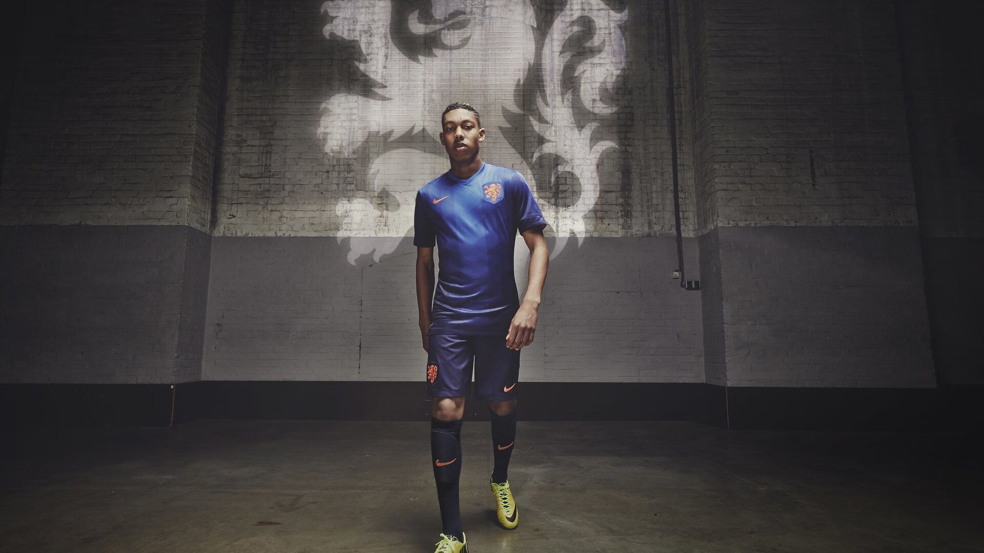 开云体育平台APP-数据幽灵接管赛道，当美国足球的速胜公式成为F1年度争冠的终极算法